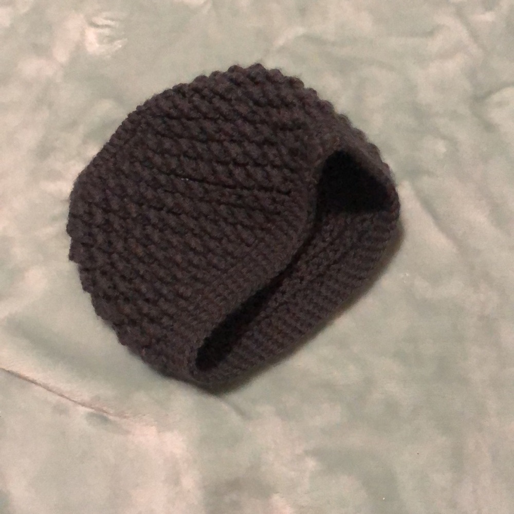 2 Stocking Caps - Picture 4 of 6